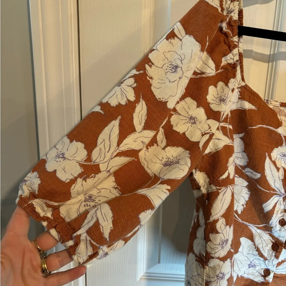 Lush floral linen blend top size L - Picture 5 of 10